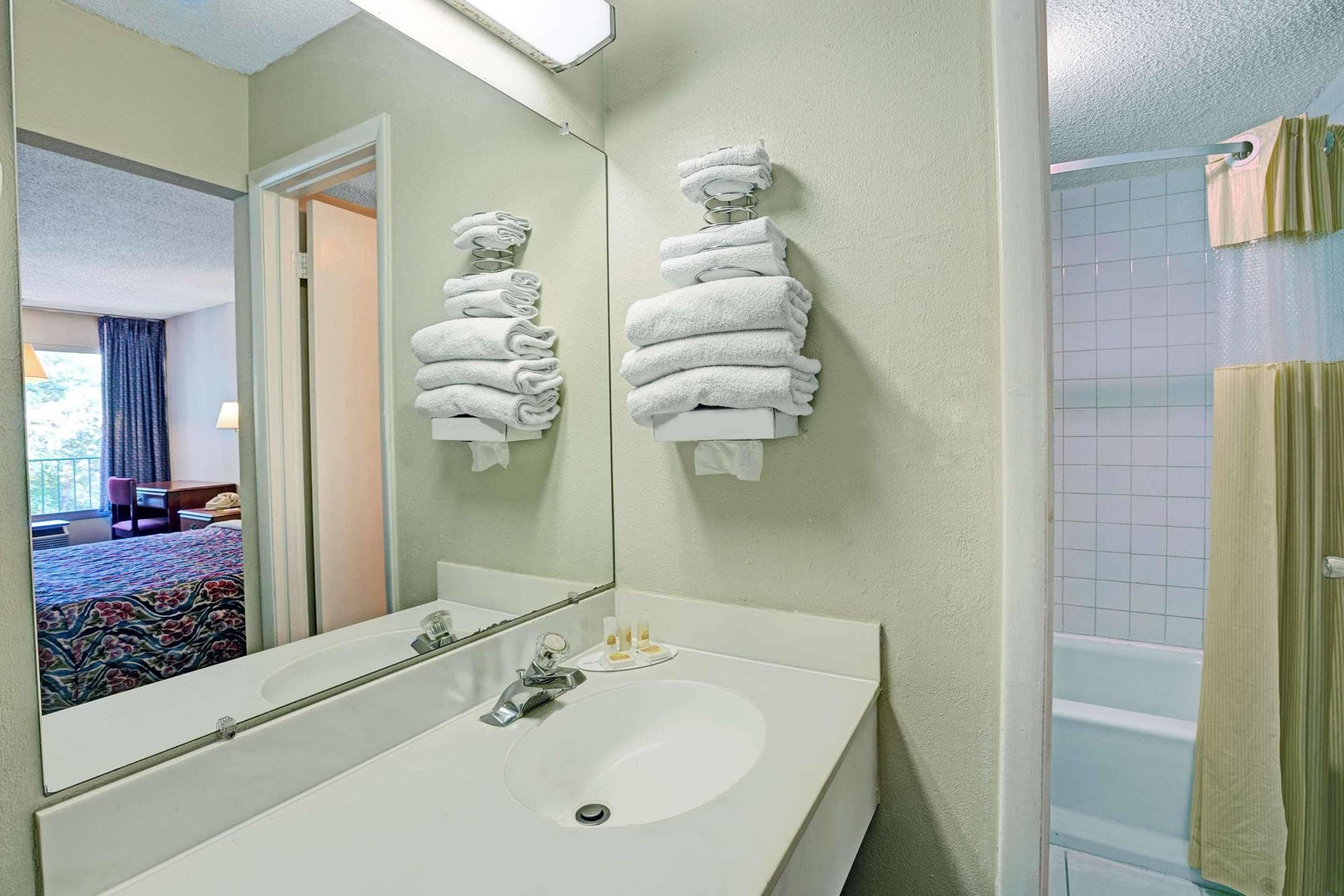 Days Inn By Wyndham Jellico - Tennessee State Line Ngoại thất bức ảnh
